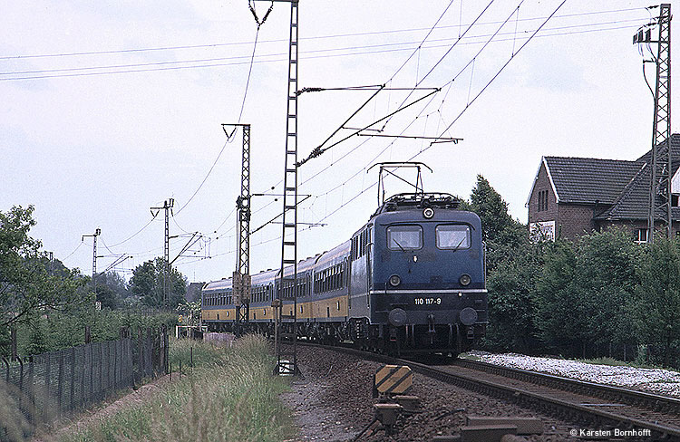 http://www.tur-tur.de/Eisenbahn/Personenzug-Elloks/110%20117-9/110%20117%20KKAK%20810609%20750.jpg
